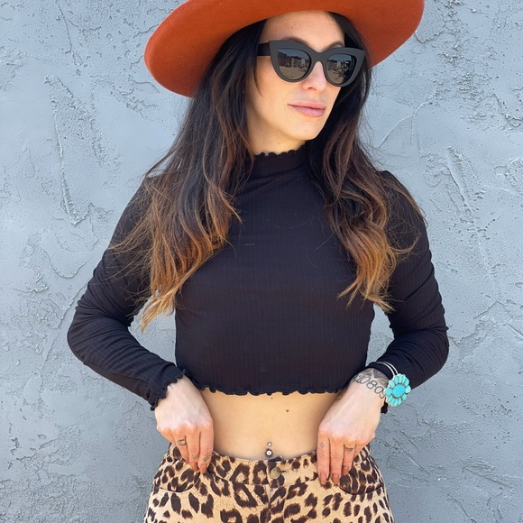 NWT Ribbed Long Sleeve Crop Top - Picture 3 of 5